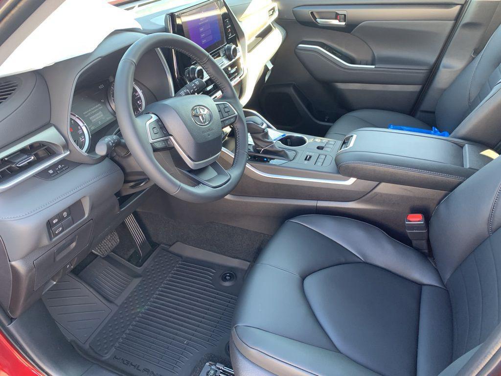 new 2025 Toyota Highlander car, priced at $48,269