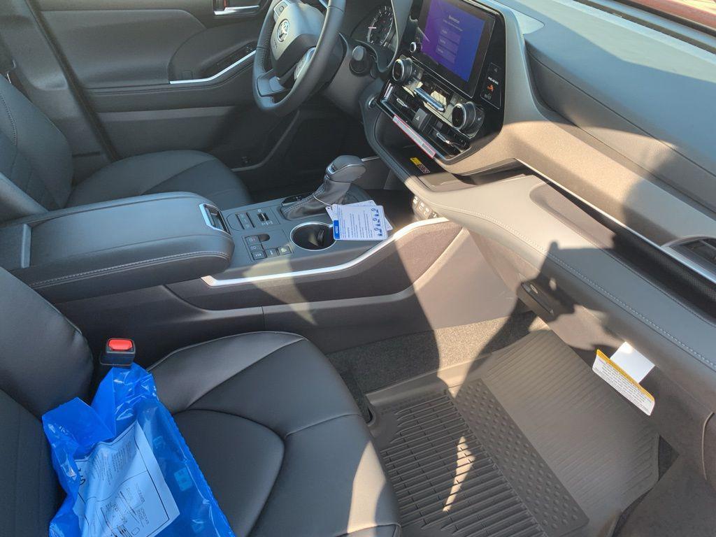 new 2025 Toyota Highlander car, priced at $48,269