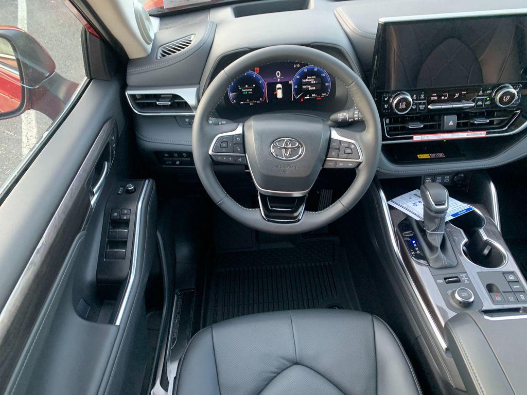 new 2025 Toyota Highlander car, priced at $55,844