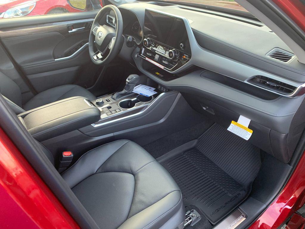 new 2025 Toyota Highlander car, priced at $55,844