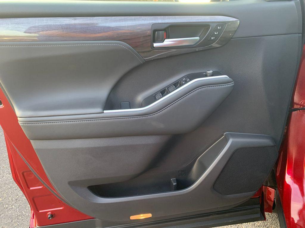 new 2025 Toyota Highlander car, priced at $55,844