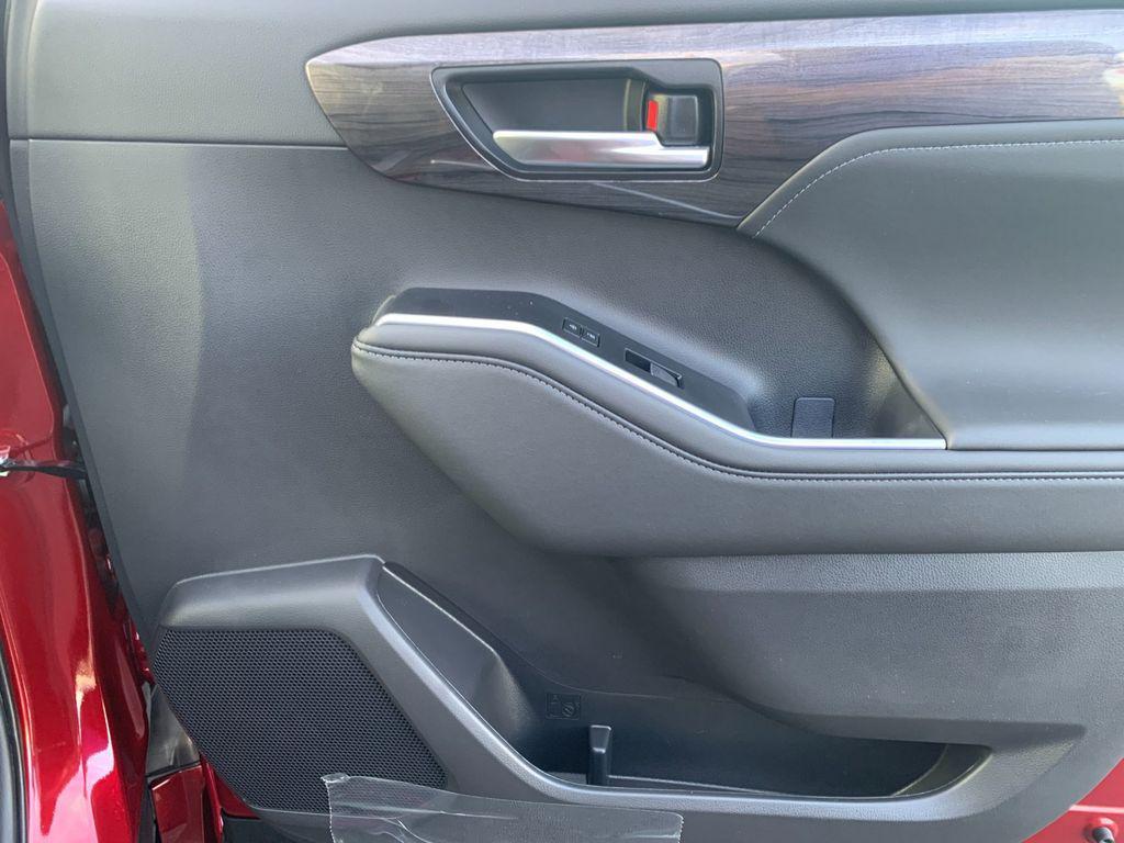 new 2025 Toyota Highlander car, priced at $55,844