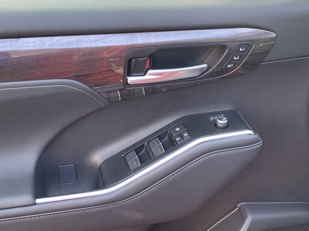 new 2025 Toyota Highlander car, priced at $55,844