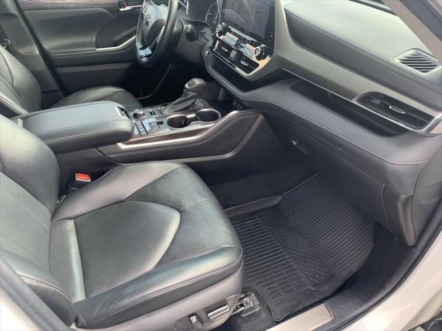 used 2022 Toyota Highlander car, priced at $33,878