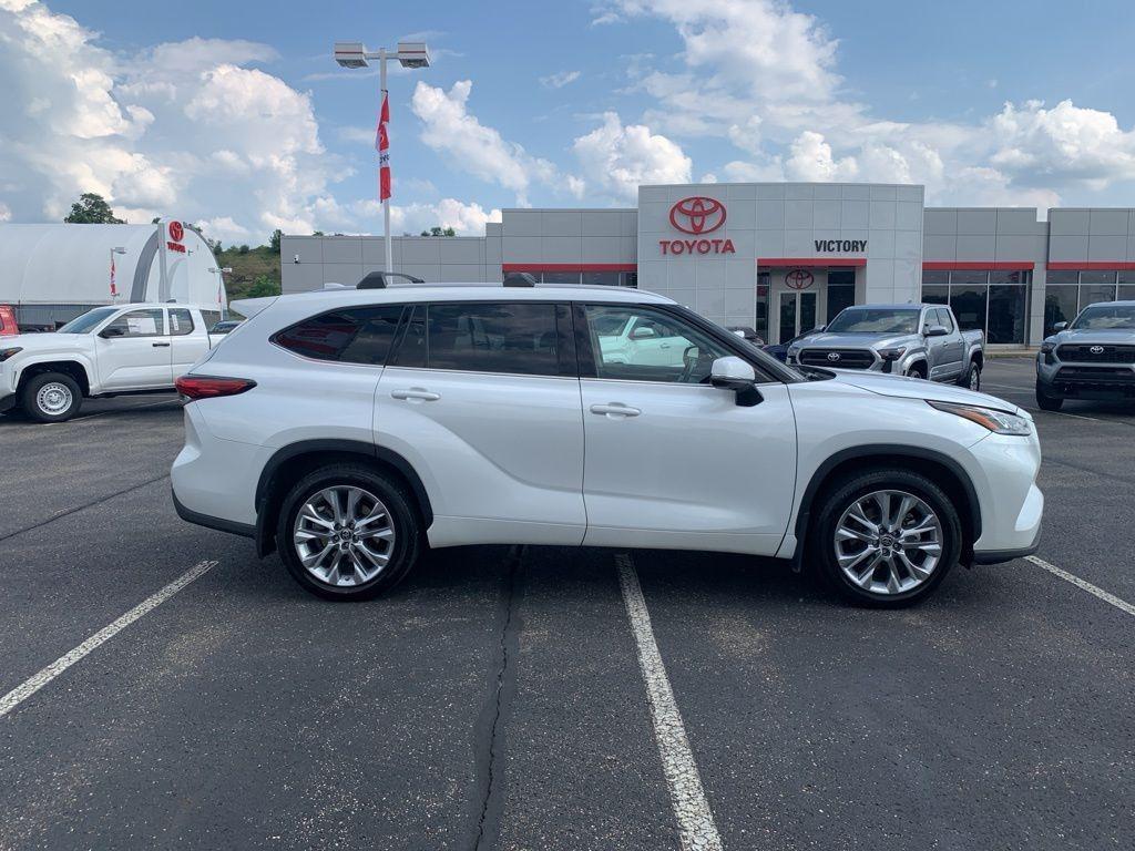 used 2022 Toyota Highlander car, priced at $31,475