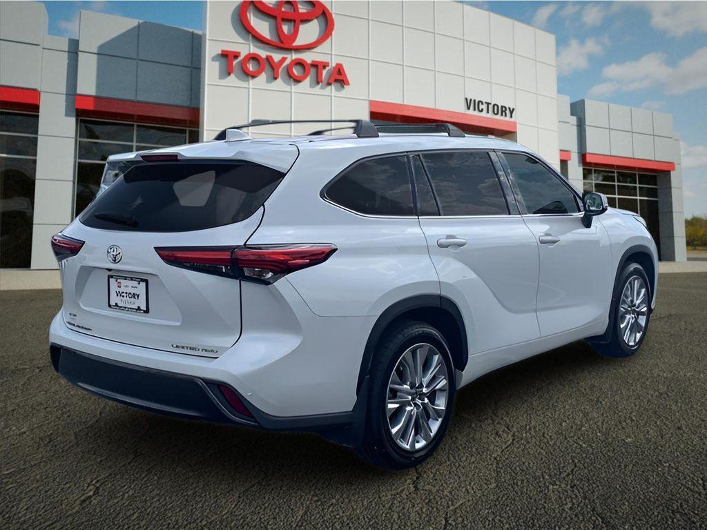 used 2022 Toyota Highlander car, priced at $30,675