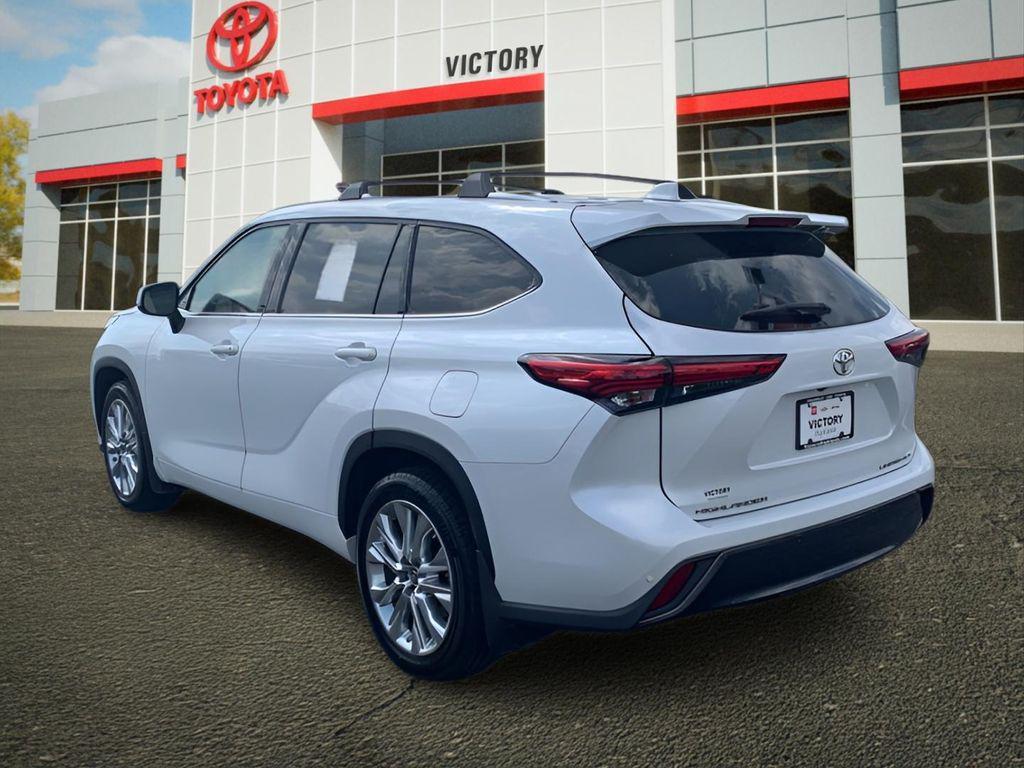 used 2022 Toyota Highlander car, priced at $30,675