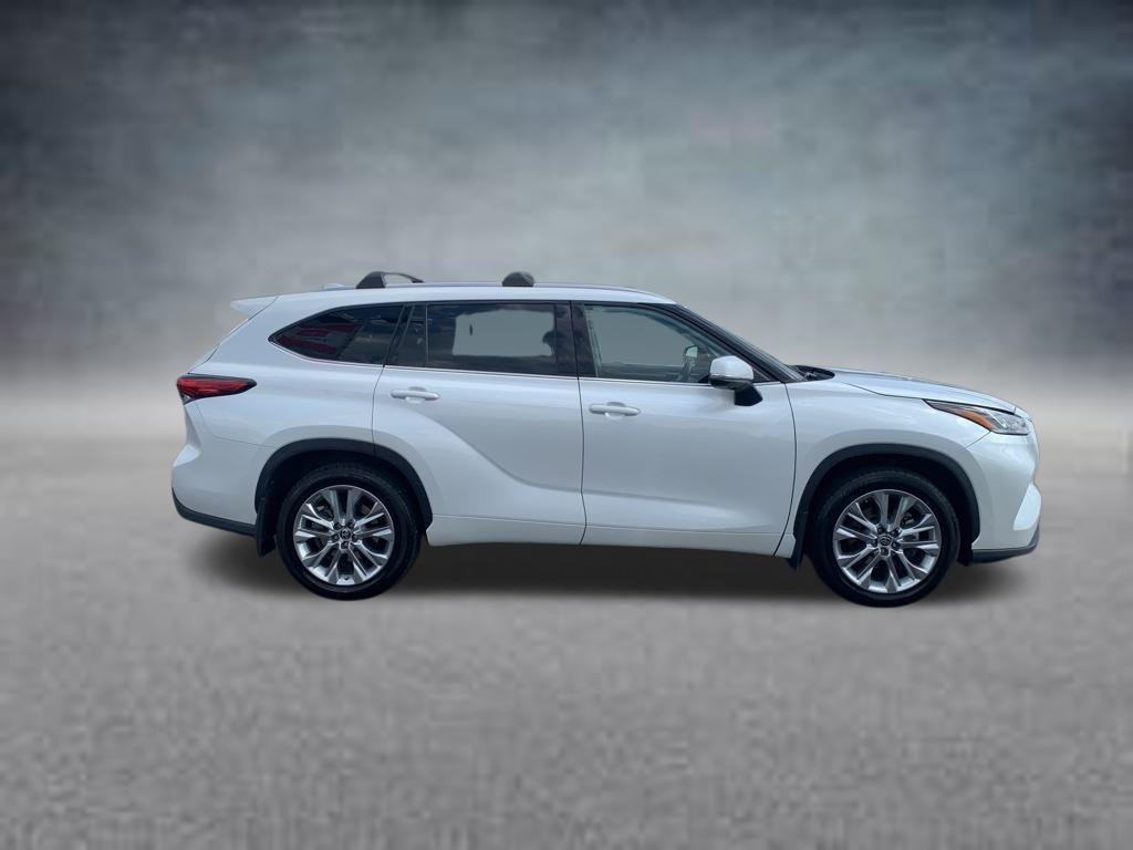 used 2022 Toyota Highlander car, priced at $32,075