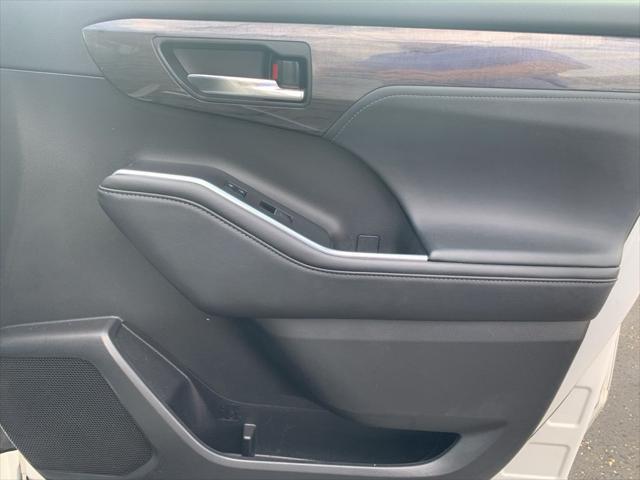 used 2022 Toyota Highlander car, priced at $33,878