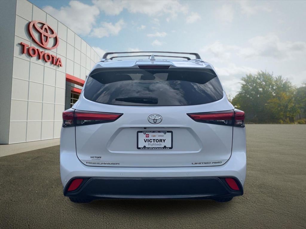 used 2022 Toyota Highlander car, priced at $30,675