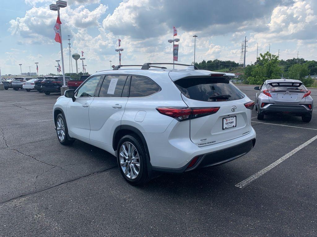 used 2022 Toyota Highlander car, priced at $31,475