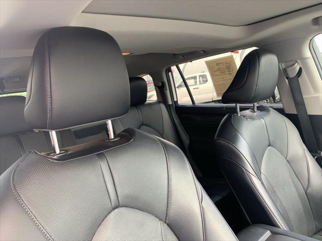 used 2022 Toyota Highlander car, priced at $33,878