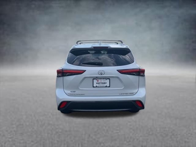 used 2022 Toyota Highlander car, priced at $33,878