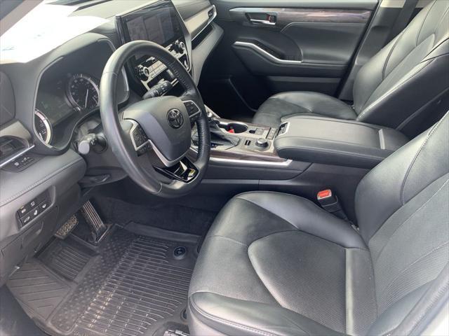used 2022 Toyota Highlander car, priced at $33,878