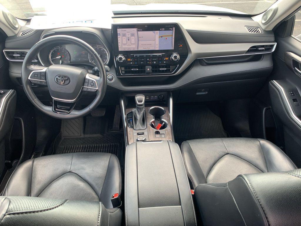 used 2022 Toyota Highlander car, priced at $32,075