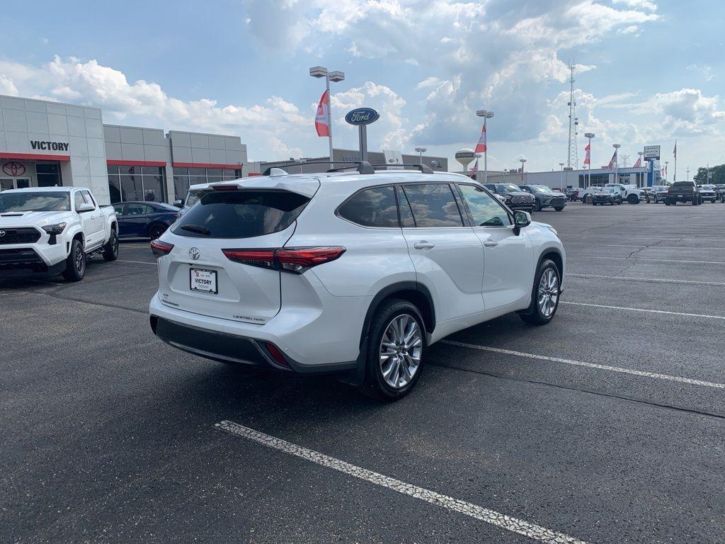 used 2022 Toyota Highlander car, priced at $31,475