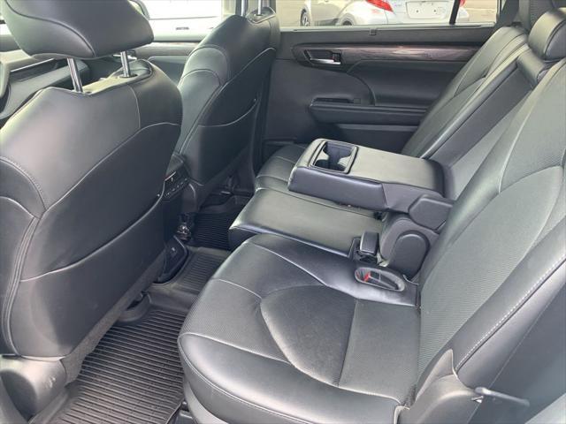 used 2022 Toyota Highlander car, priced at $33,878