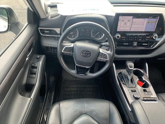 used 2022 Toyota Highlander car, priced at $33,878