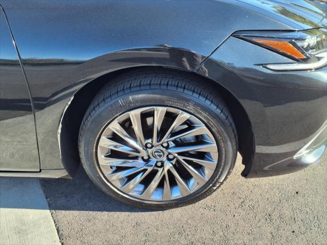 used 2025 Lexus ES 300h car, priced at $54,399