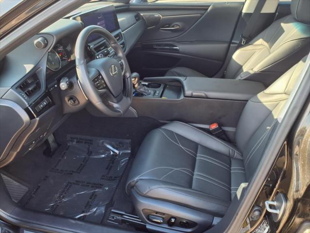 used 2025 Lexus ES 300h car, priced at $54,399