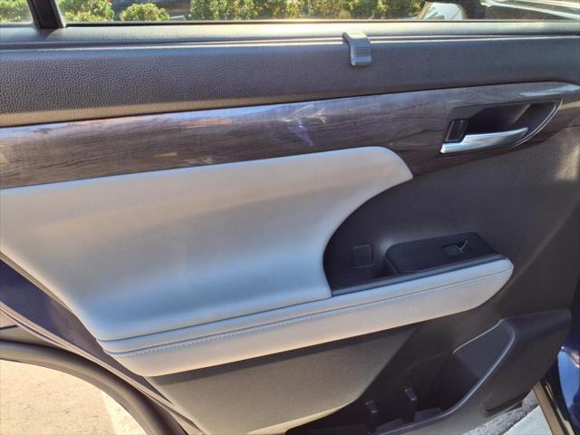 used 2022 Toyota Highlander car, priced at $36,995