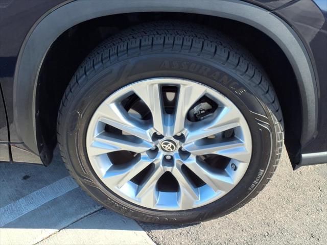 used 2022 Toyota Highlander car, priced at $36,995