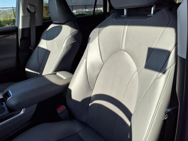 used 2022 Toyota Highlander car, priced at $36,995