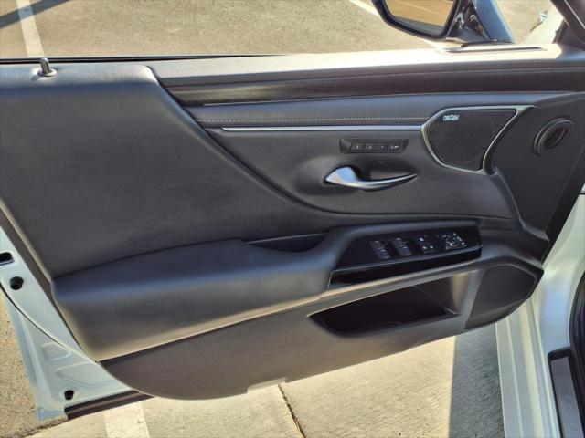 new 2025 Lexus ES 300h car, priced at $56,234