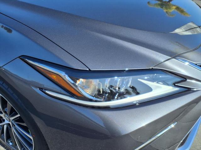 new 2025 Lexus ES 300h car, priced at $48,565