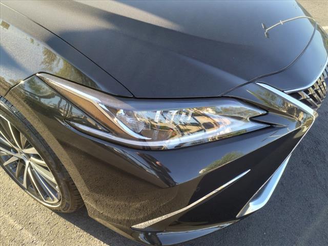 new 2025 Lexus ES 300h car, priced at $50,439