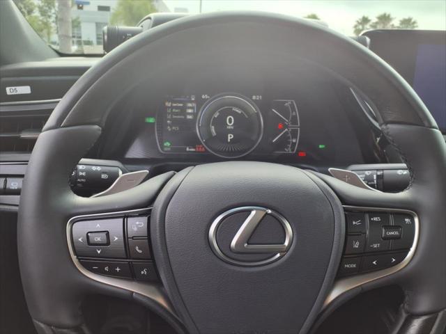 new 2025 Lexus ES 300h car, priced at $57,214