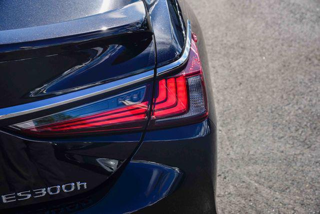 used 2025 Lexus ES 300h car, priced at $41,399