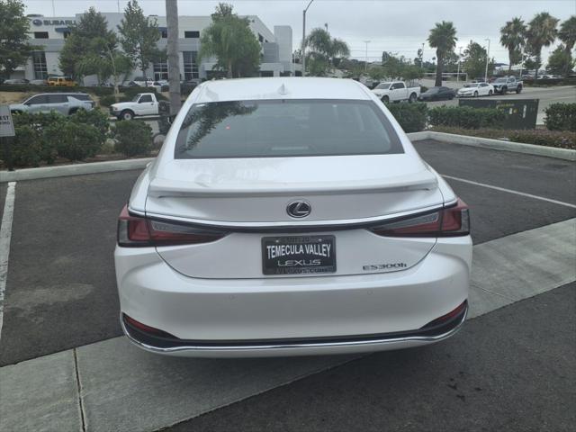 new 2025 Lexus ES 300h car, priced at $51,389