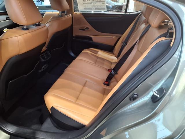 new 2025 Lexus ES 300h car, priced at $48,799