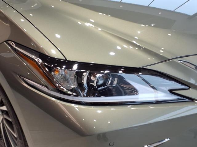 new 2025 Lexus ES 300h car, priced at $48,799