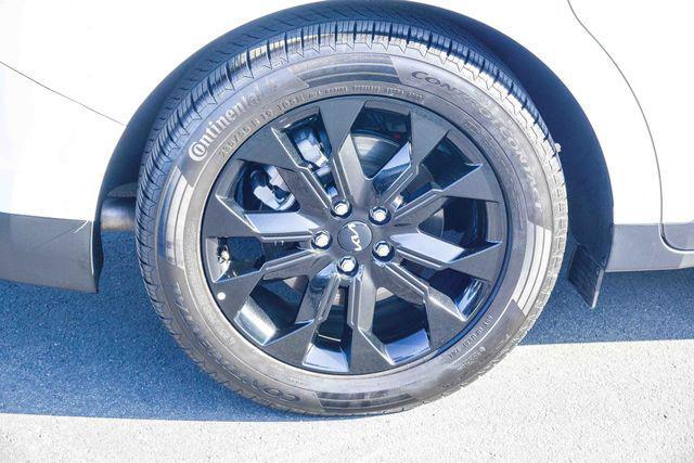 used 2024 Kia Carnival car, priced at $41,777