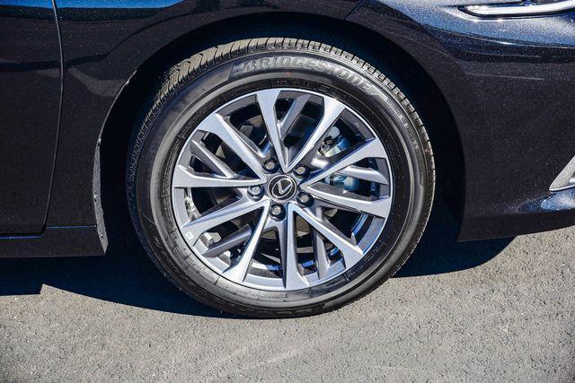 new 2025 Lexus ES 350 car, priced at $43,764