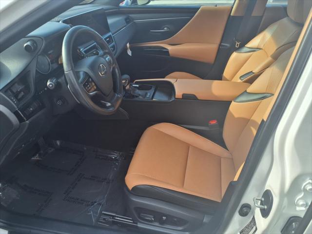 new 2025 Lexus ES 300h car, priced at $50,834
