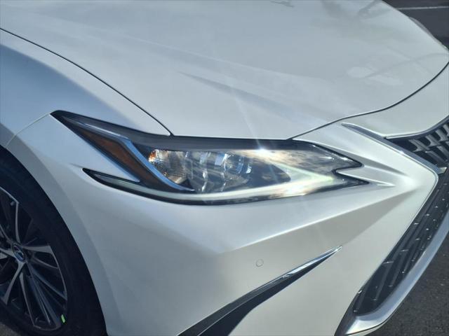 new 2025 Lexus ES 300h car, priced at $50,834