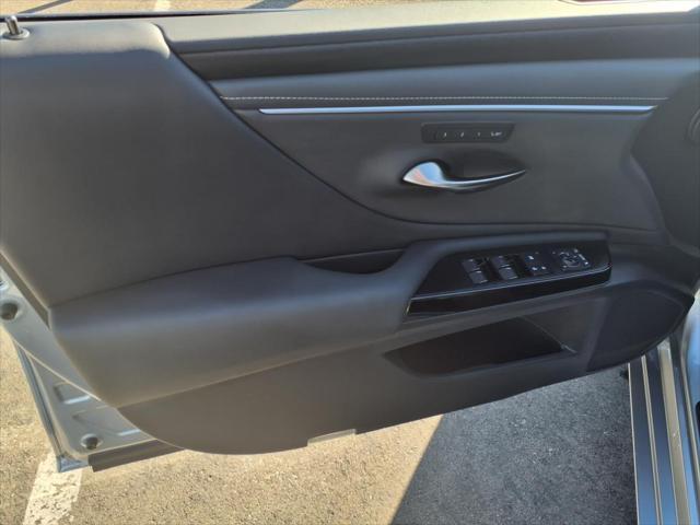 used 2025 Lexus ES 300h car, priced at $47,877