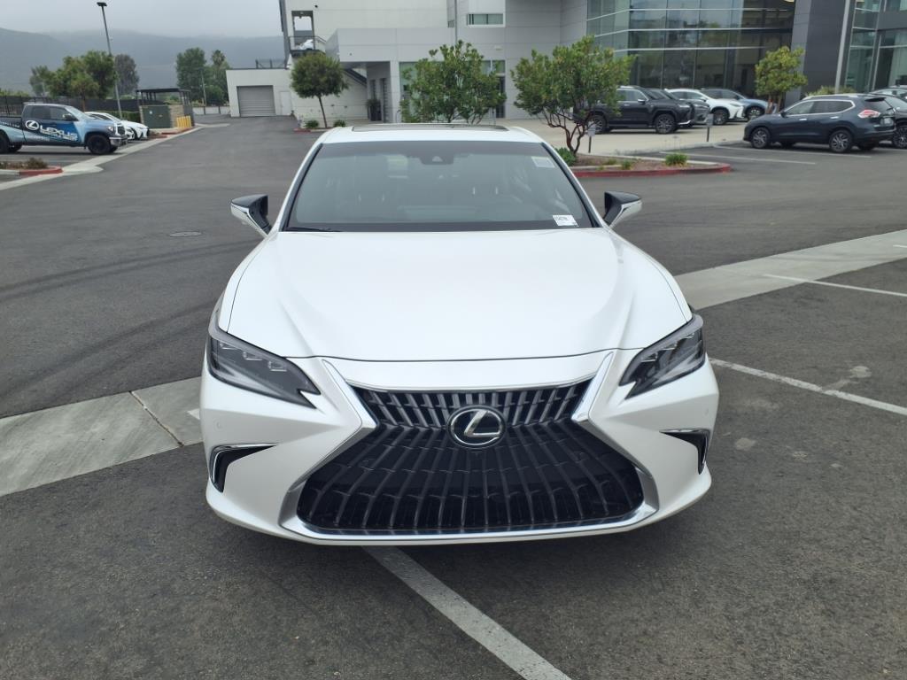 new 2025 Lexus ES 300h car, priced at $57,414