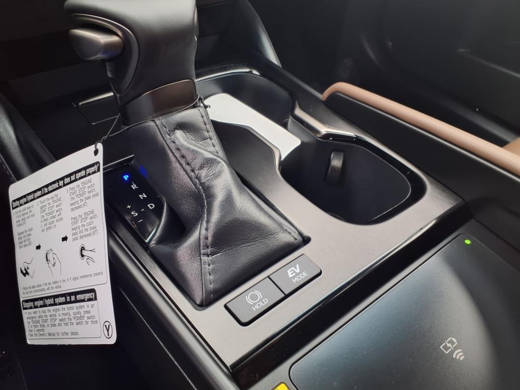 new 2025 Lexus ES 300h car, priced at $57,414