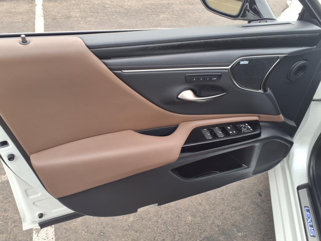 new 2025 Lexus ES 300h car, priced at $57,414