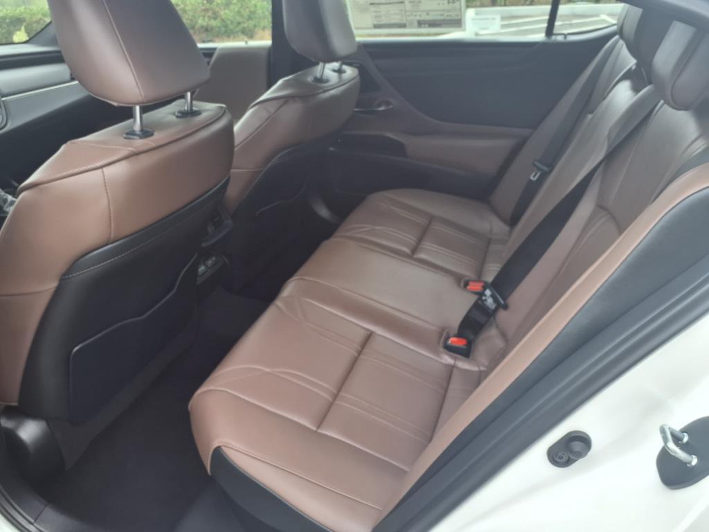 new 2025 Lexus ES 300h car, priced at $57,414
