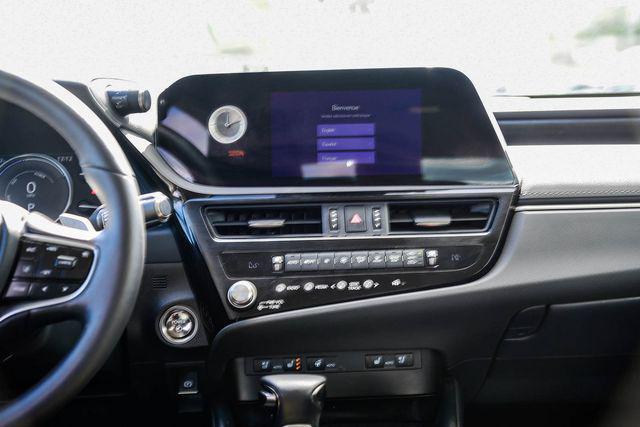 used 2025 Lexus ES 300h car, priced at $40,997