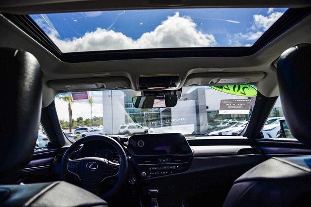 used 2025 Lexus ES 300h car, priced at $40,997