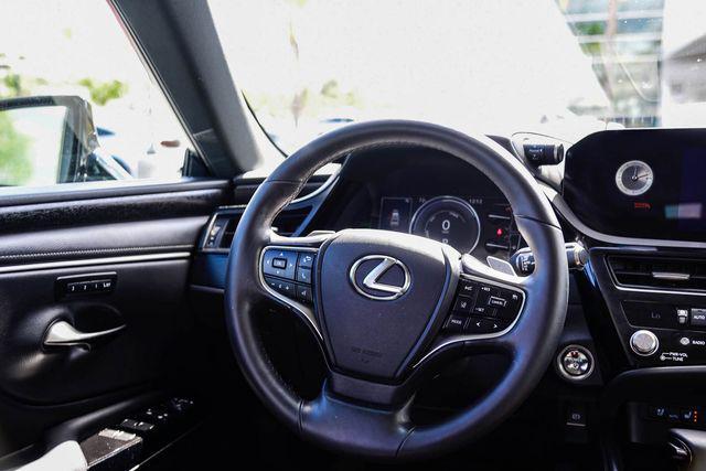 used 2025 Lexus ES 300h car, priced at $40,997