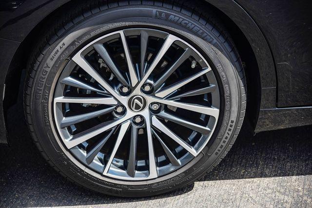 used 2025 Lexus ES 300h car, priced at $40,997