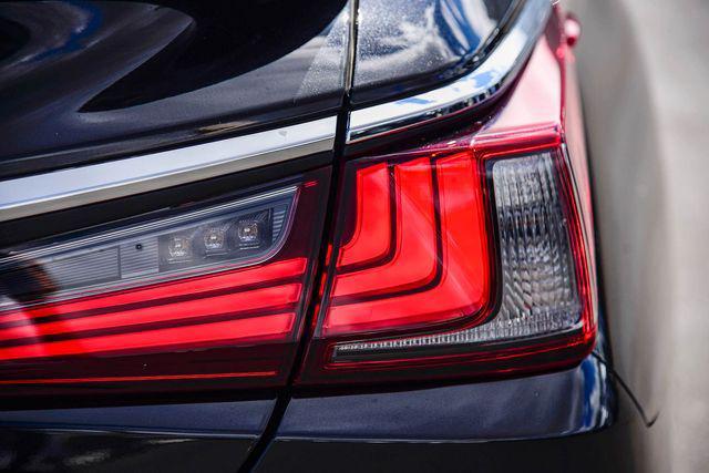 used 2025 Lexus ES 300h car, priced at $40,997