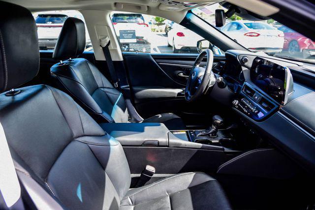 used 2025 Lexus ES 300h car, priced at $40,997